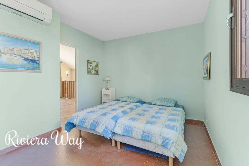 Villa in Le Lavandou, photo #8, listing #104398854