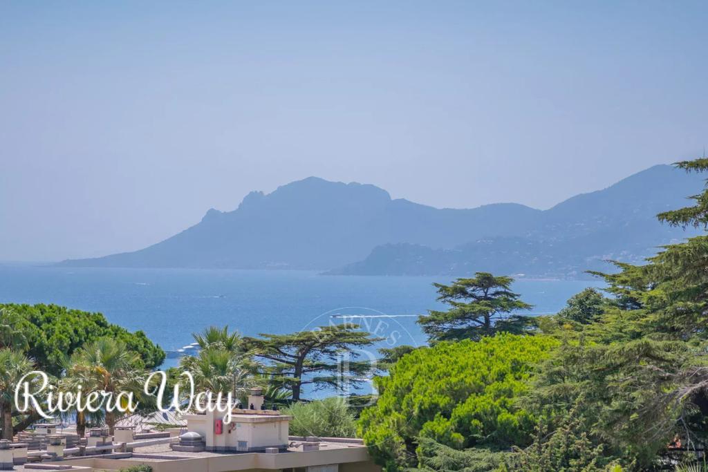 5 room apartment in Cannes, photo #9, listing #100314522