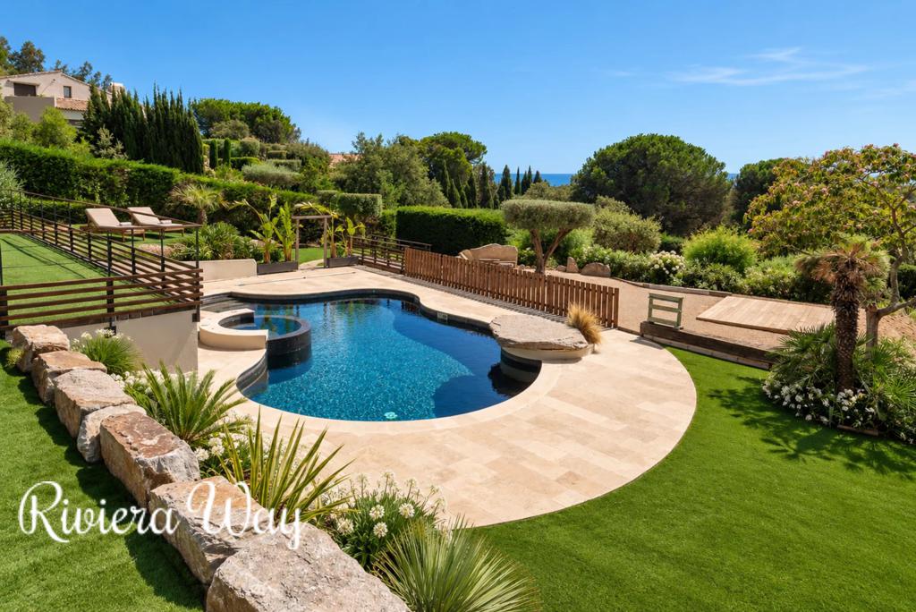 8 room villa in La Croix-Valmer, photo #5, listing #107086896
