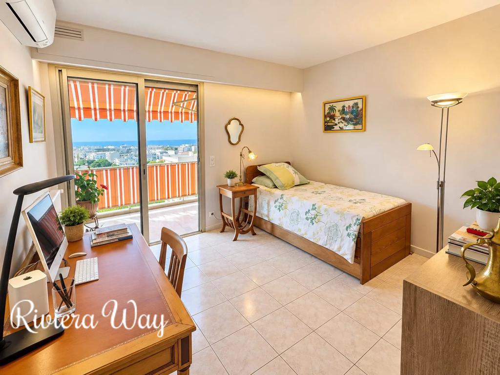 4 room apartment in Antibes, photo #8, listing #107069550