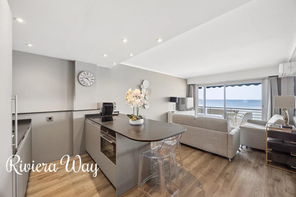 2 room apartment in Antibes, photo #5, listing #106178142