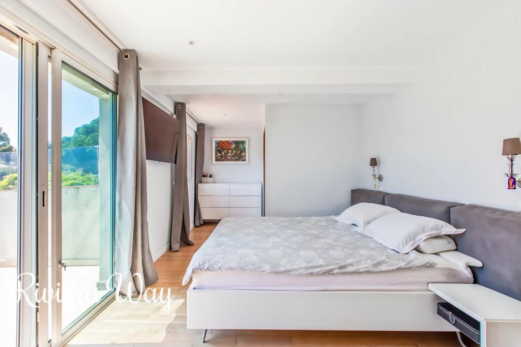12 room villa in Mougins, photo #7, listing #106250802