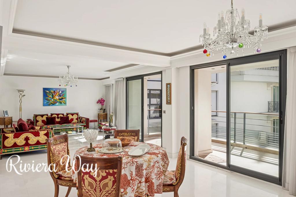 6 room apartment in Cannes, photo #7, listing #104428842