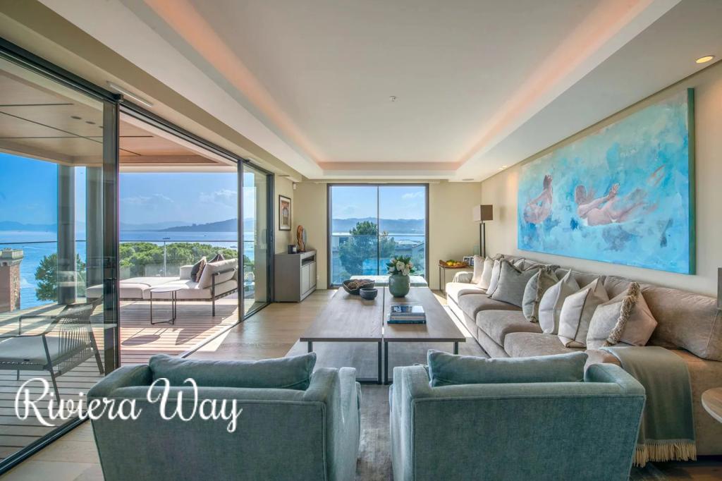 4 room apartment in Antibes, photo #4, listing #105511182