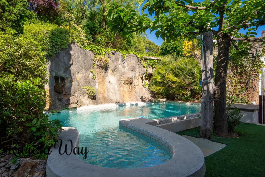 11 room villa in Sainte-Maxime, photo #8, listing #106335390