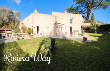 5 room villa in Juan-les-Pins, 217 m²