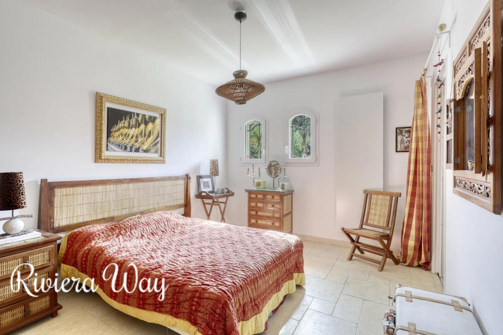 10 room villa in Bormes-les-Mimosas, photo #4, listing #90498156