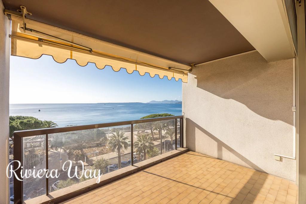 2 room apartment in Antibes, photo #5, listing #105421764