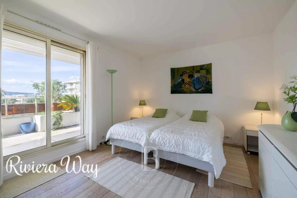 3 room apartment in Cannes, photo #4, listing #93474024