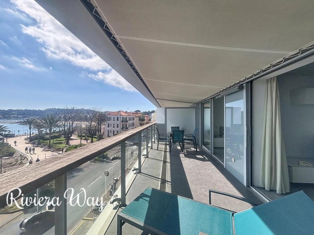 2 room apartment in Antibes, photo #2, listing #105717276