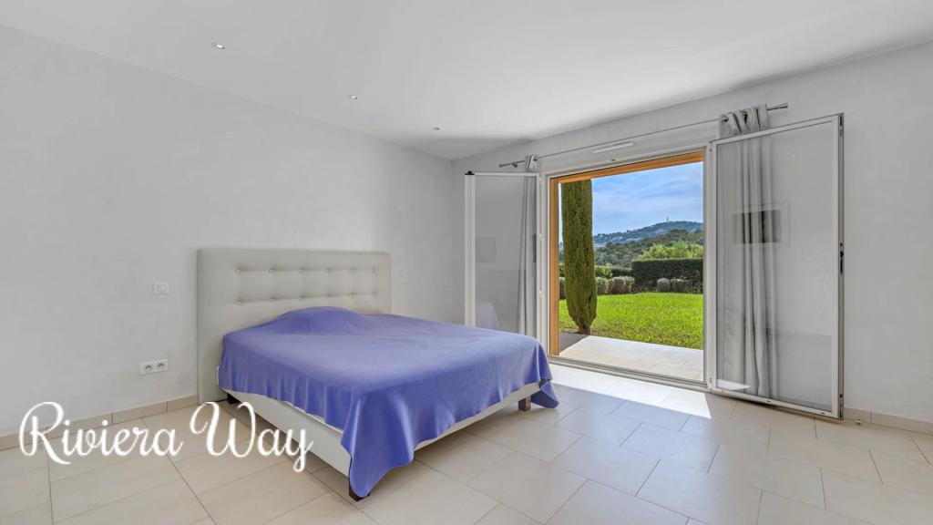 8 room villa in Cavalaire-sur-Mer, photo #5, listing #104236272