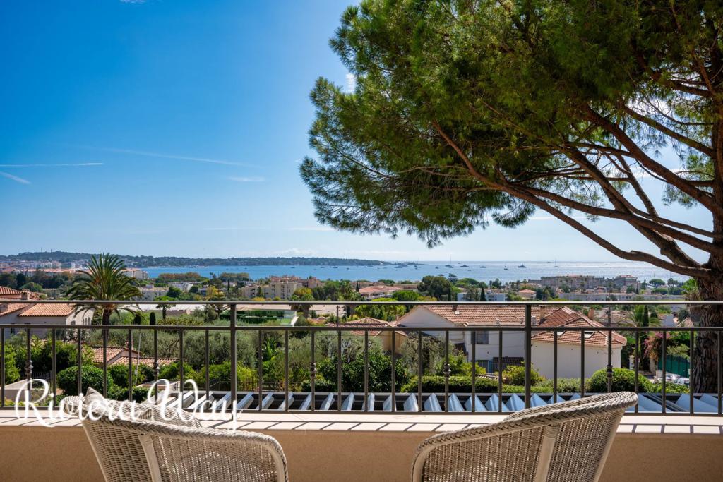 9 room villa in Cannes, photo #2, listing #107162034