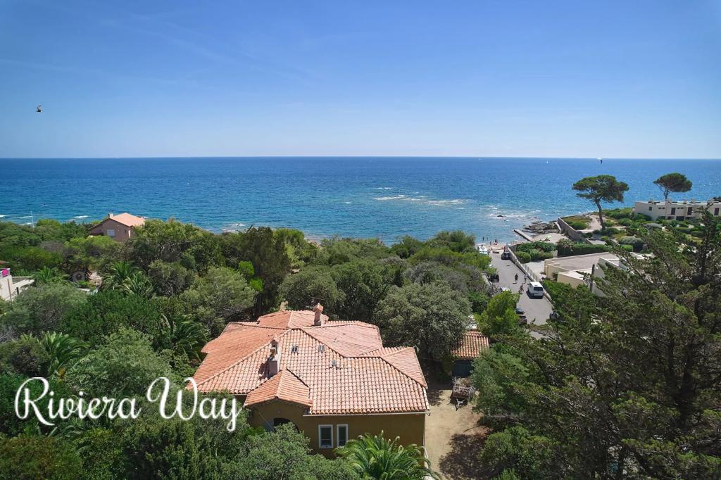 6 room villa in Fréjus, photo #1, listing #95775246