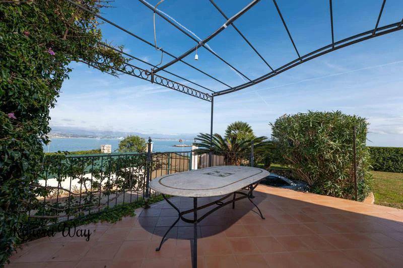 7 room villa in Cap d'Antibes, photo #1, listing #99741978