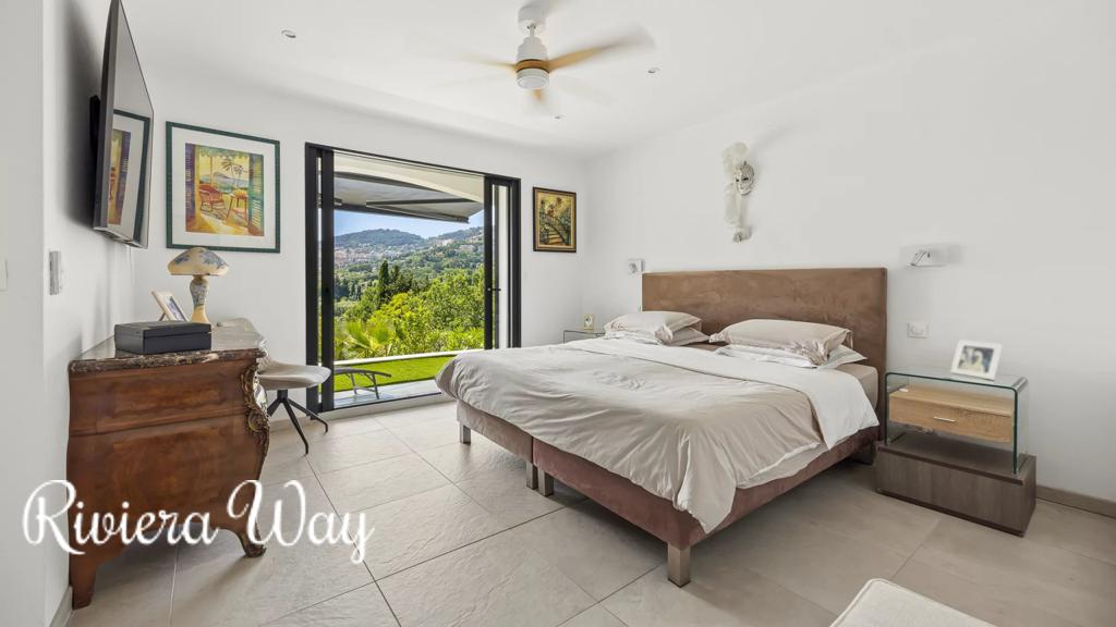 6 room villa in Grasse, photo #9, listing #106408092