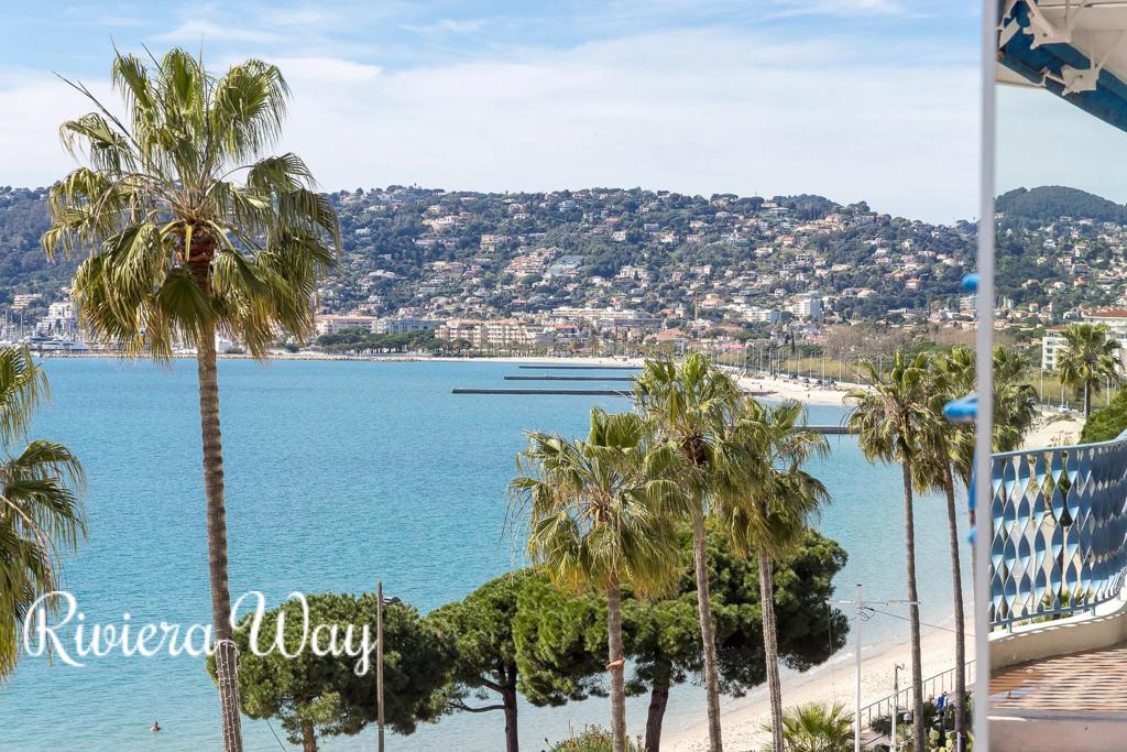 3 room apartment in Antibes, photo #3, listing #105680316
