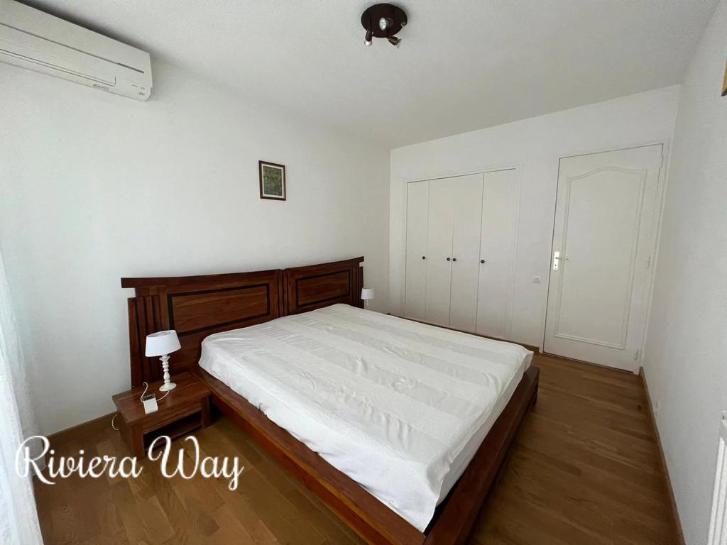 4 room apartment in Saint-Raphaël, photo #1, listing #87812004
