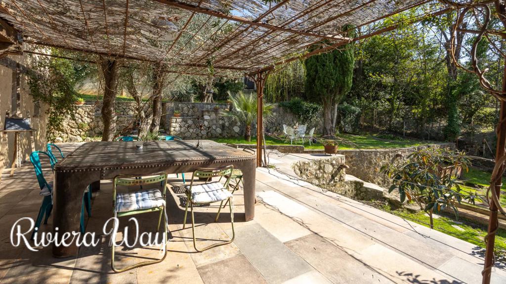 9 room villa in Grasse, photo #4, listing #105616518