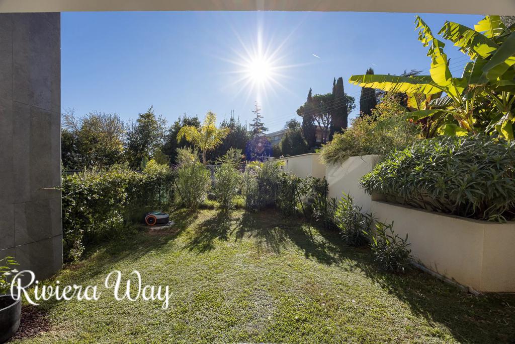 4 room apartment in Antibes, photo #1, listing #104965980