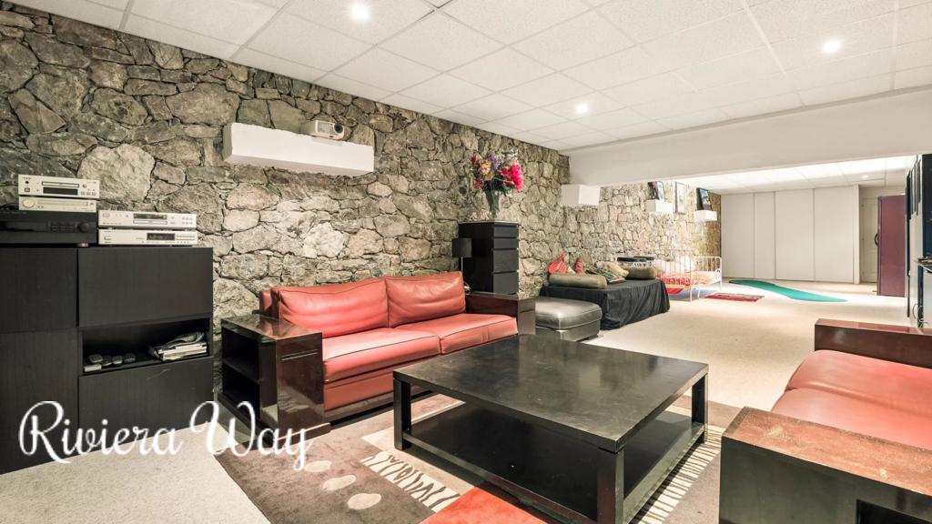 8 room villa in Le Rouret, photo #10, listing #105916902