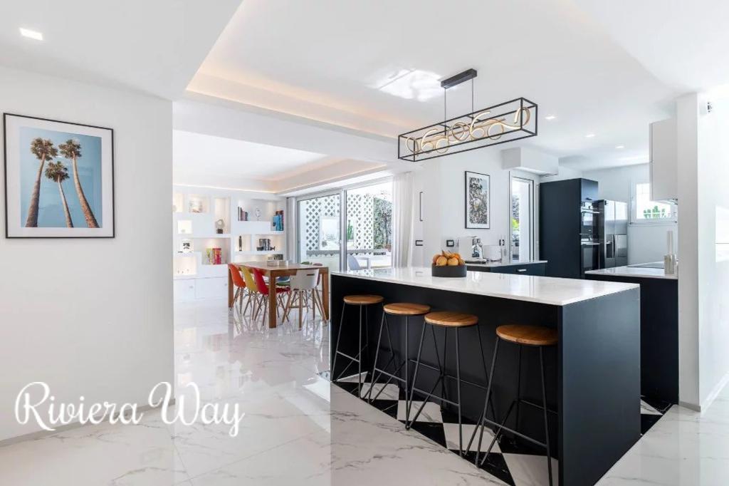 5 room apartment in Villefranche-sur-Mer, photo #7, listing #103229028