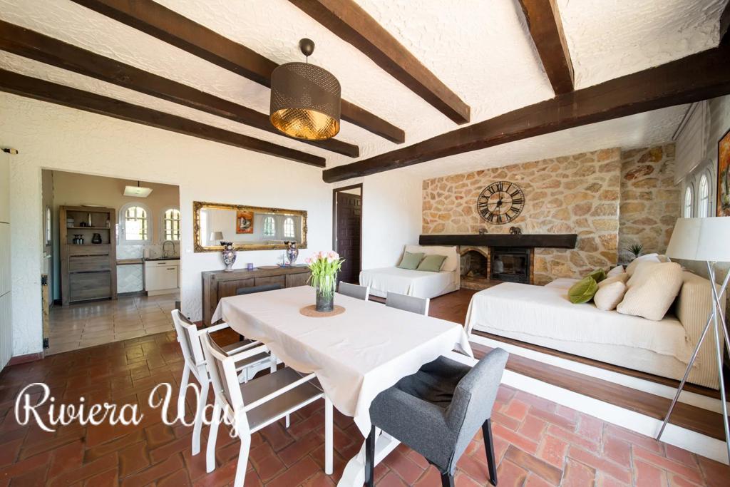 6 room villa in Cannes, photo #8, listing #106231902