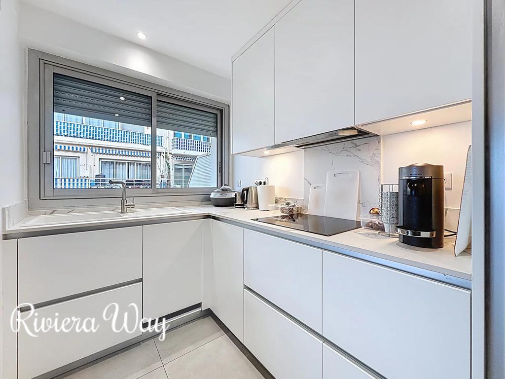 3 room apartment in Cannes, photo #3, listing #105470064
