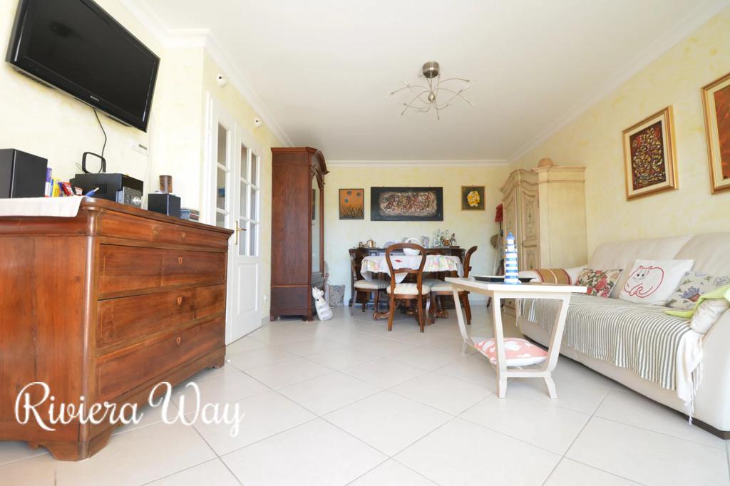 2 room apartment in Juan-les-Pins, photo #2, listing #101630886