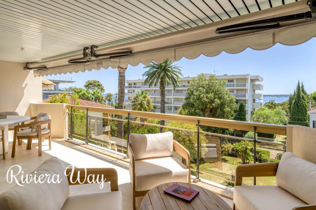 4 room apartment in Cannes, photo #3, listing #107086812