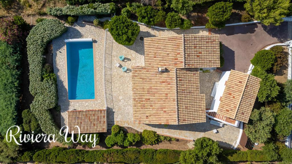 4 room villa in Fréjus, photo #7, listing #104479998