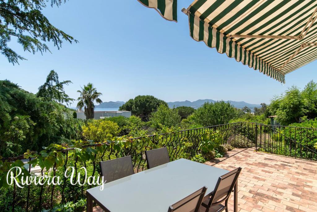 4 room villa in Cannes, photo #3, listing #106371216