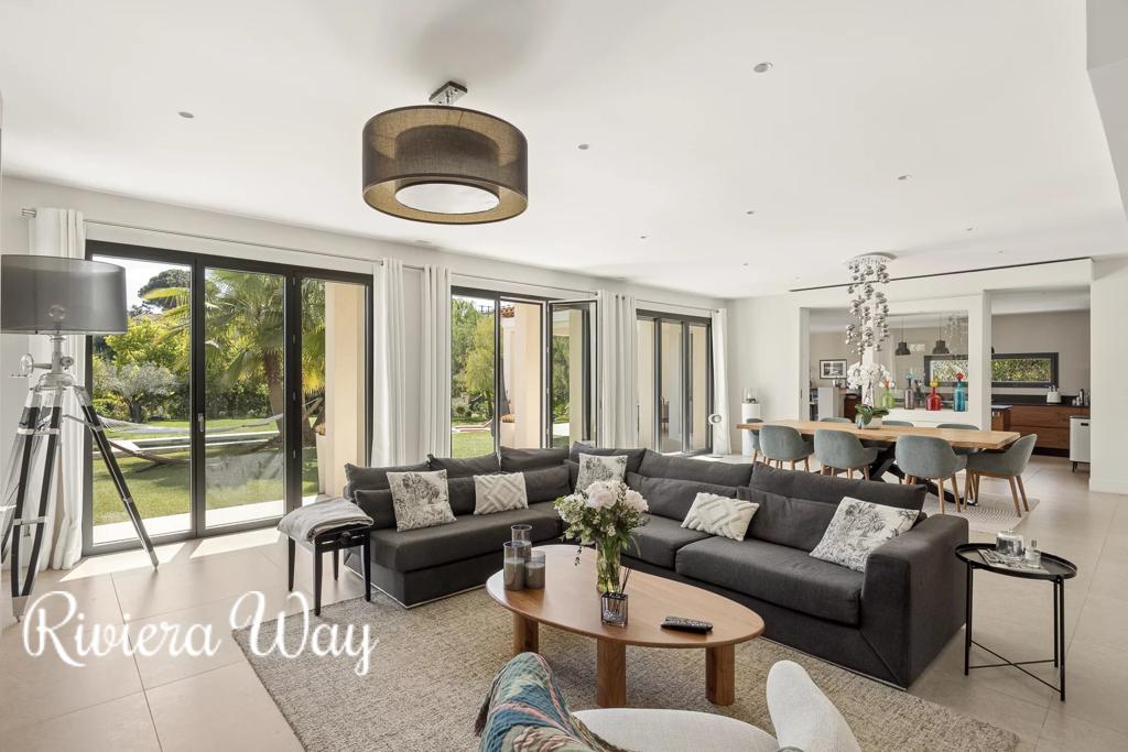 9 room villa in Saint-Paul-de-Vence, photo #7, listing #106093386