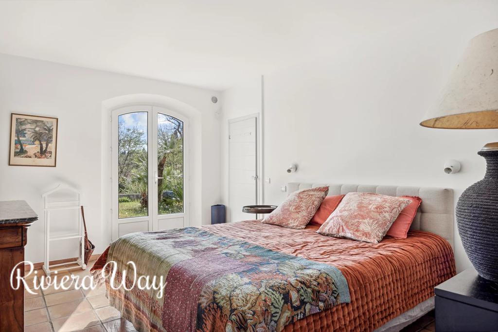 8 room villa in Grasse, photo #6, listing #94114608