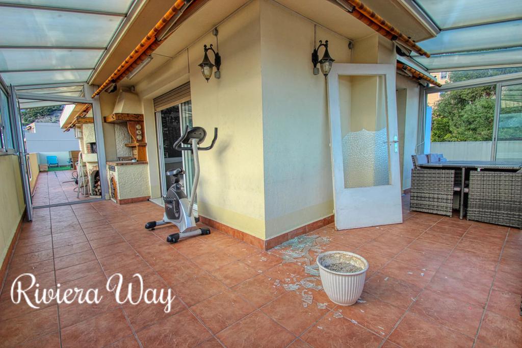 4 room apartment in Fabron, photo #2, listing #105042966