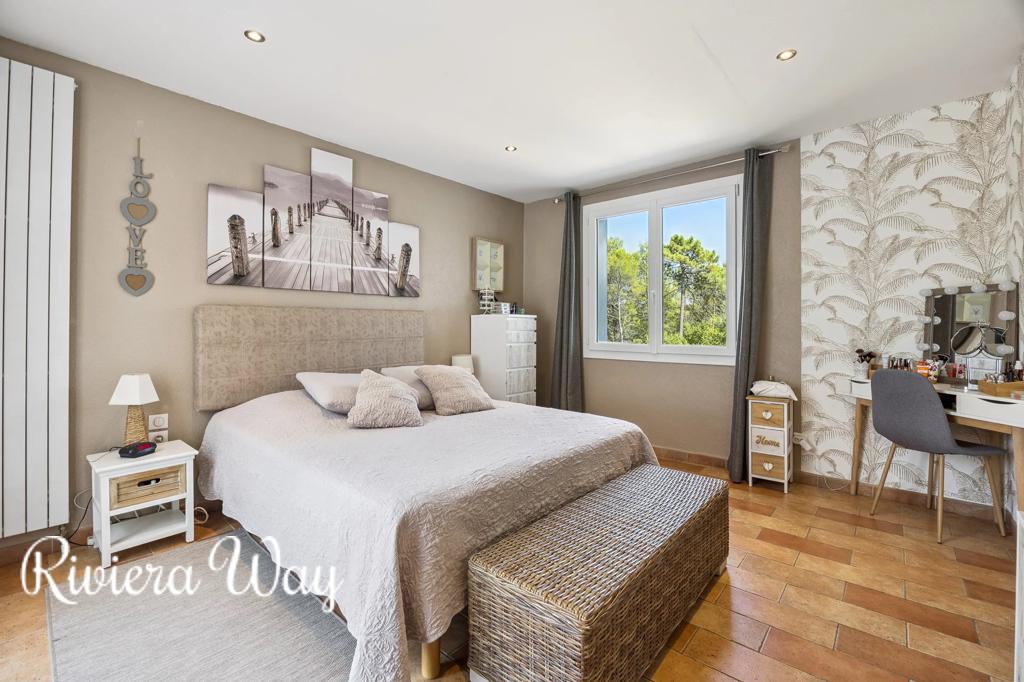 7 room villa in Fayence, photo #1, listing #103897374