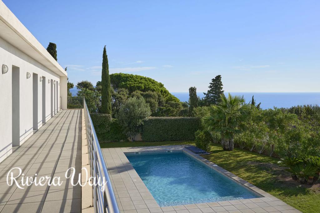 7 room villa in Roquebrune-sur-Argens, photo #8, listing #97165530