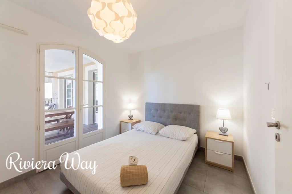 3 room apartment in Saint-Tropez, photo #8, listing #106240260