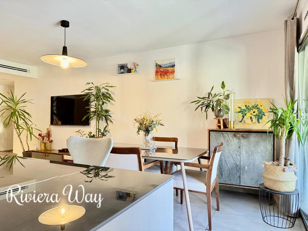 3 room apartment in Golf Juan, photo #6, listing #104342532