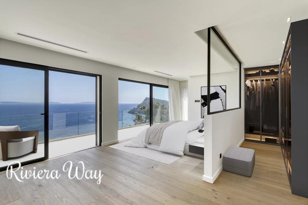 5 room villa in Rayol-Canadel-sur-Mer, photo #4, listing #90031116