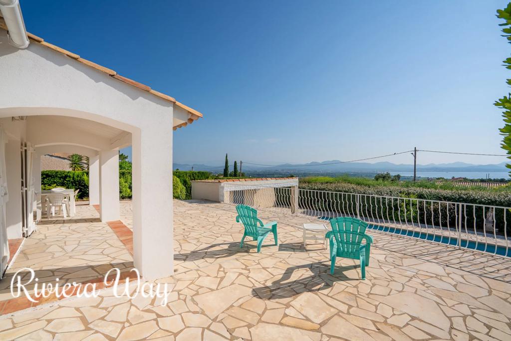 4 room villa in Fréjus, photo #2, listing #104479998