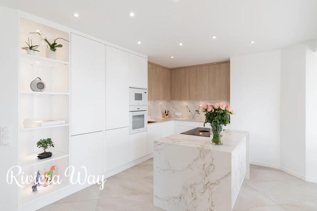 7 room apartment in Cannes, photo #8, listing #105880236