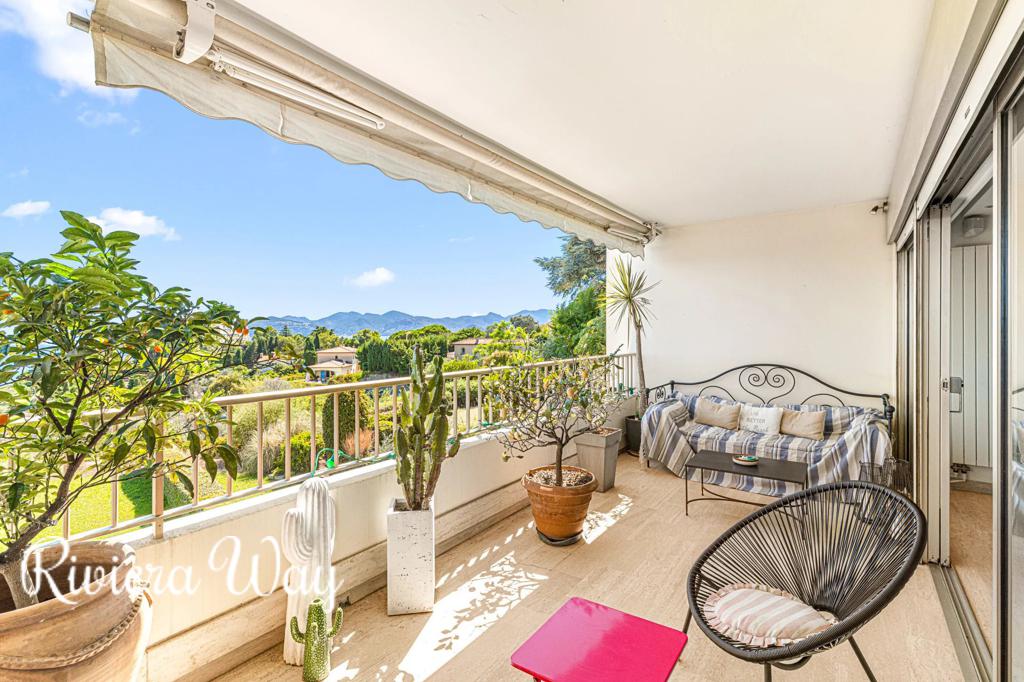 4 room apartment in Cannes, photo #3, listing #106594278