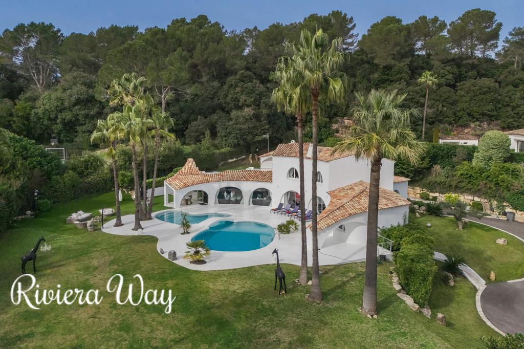 8 room villa in Mougins, photo #2, listing #105737898