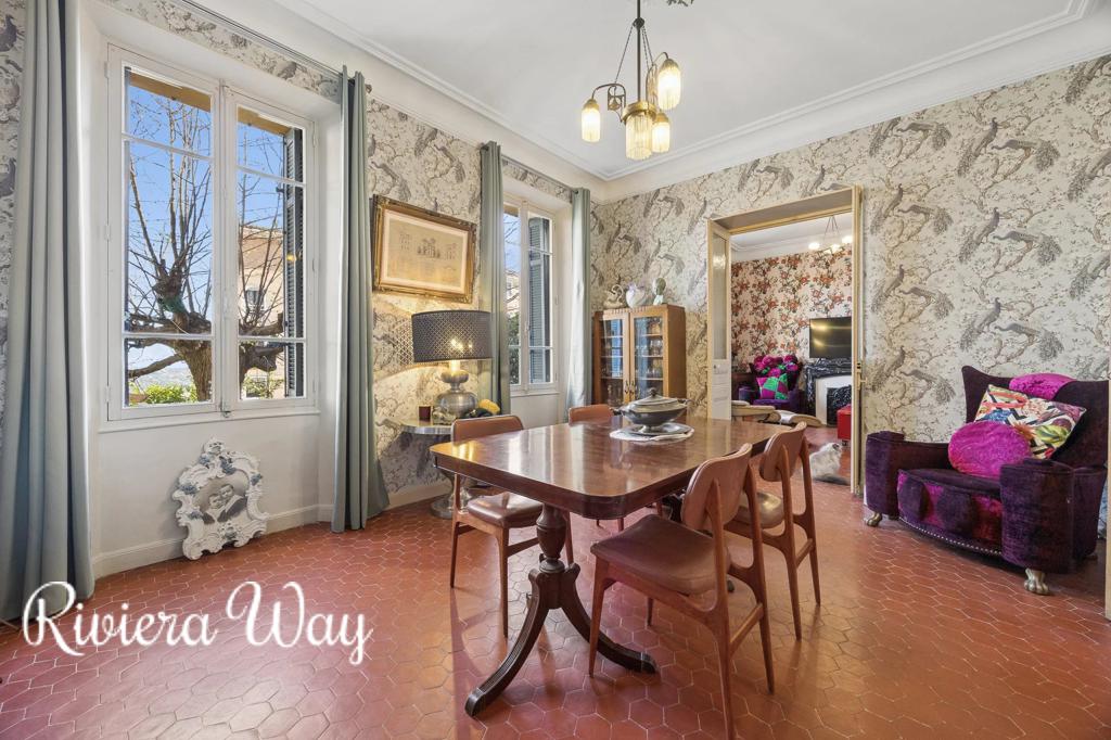8 room villa in Grasse, photo #1, listing #106185114