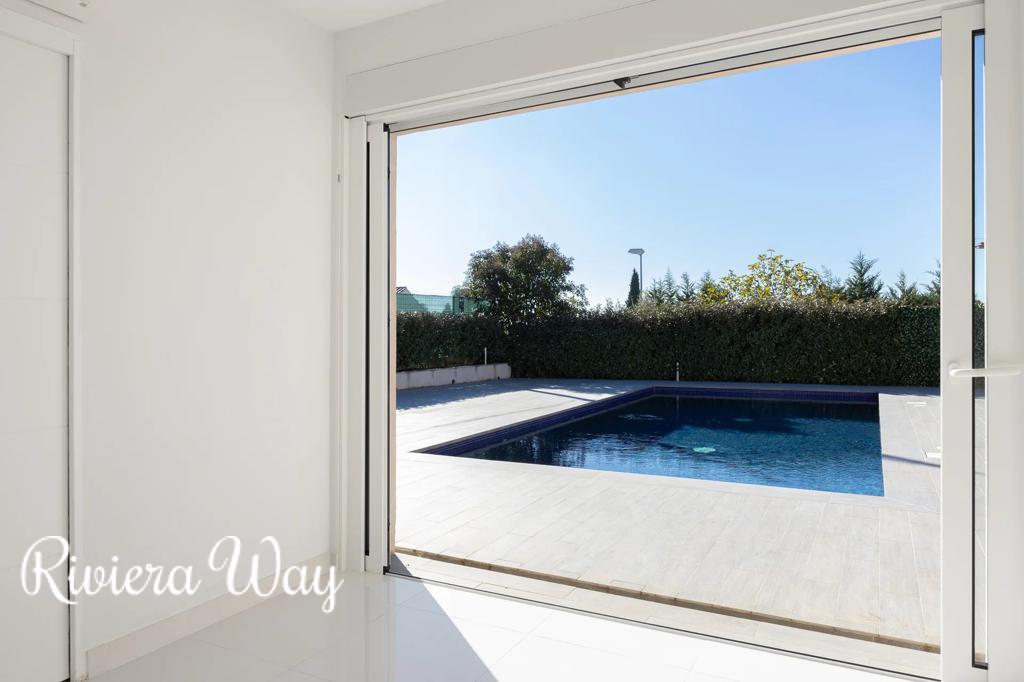 6 room villa in Draguignan, photo #8, listing #101292492