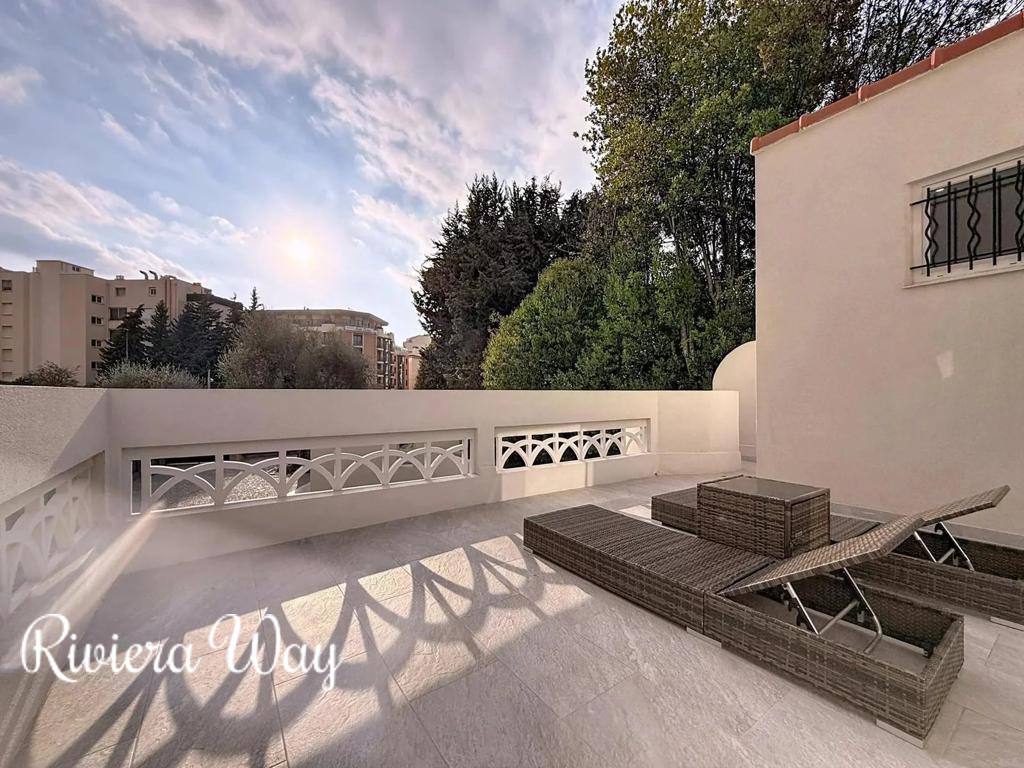 7 room villa in Cannes, photo #7, listing #106225392