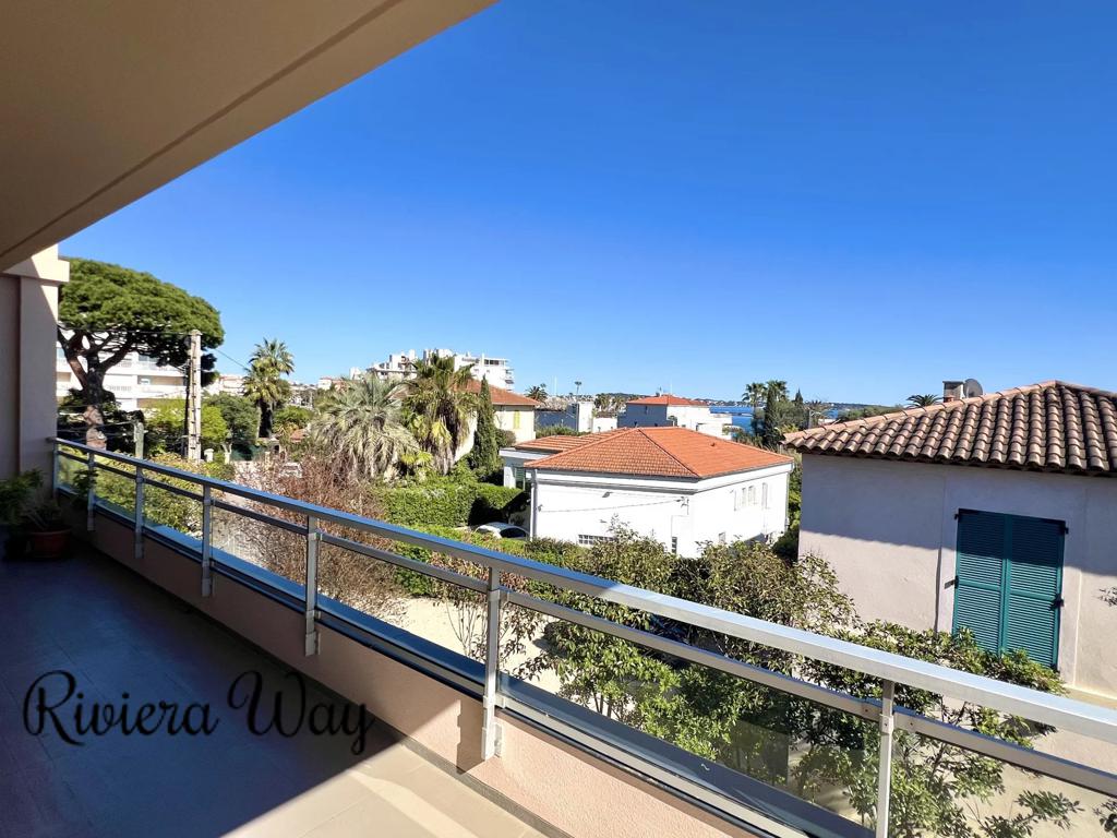 9 room villa in Golf Juan, photo #9, listing #102704826
