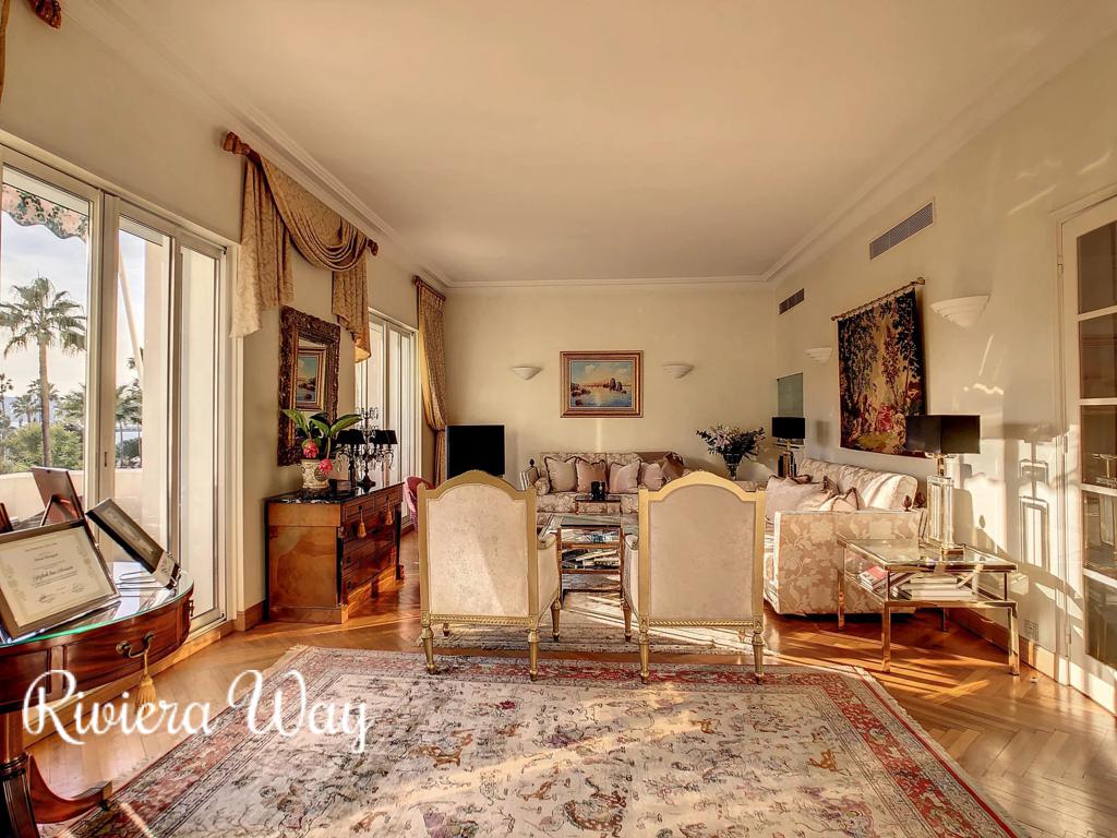 5 room apartment in Cannes, photo #4, listing #98689122