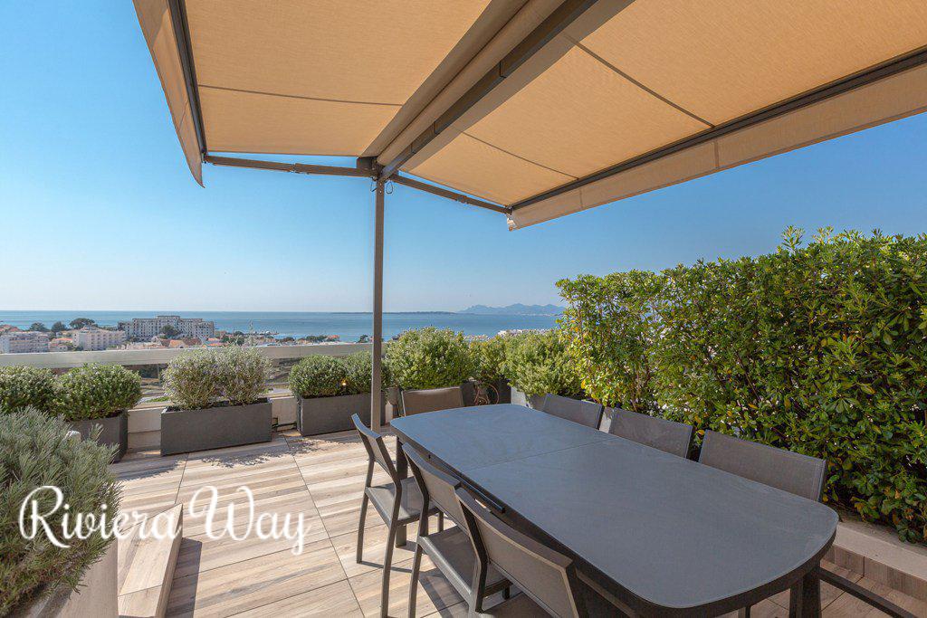 4 room penthouse in Juan-les-Pins, photo #7, listing #78988896