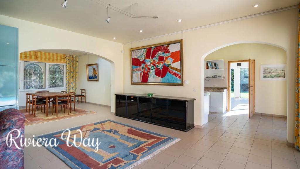 7 room villa in Fréjus, photo #6, listing #104418930